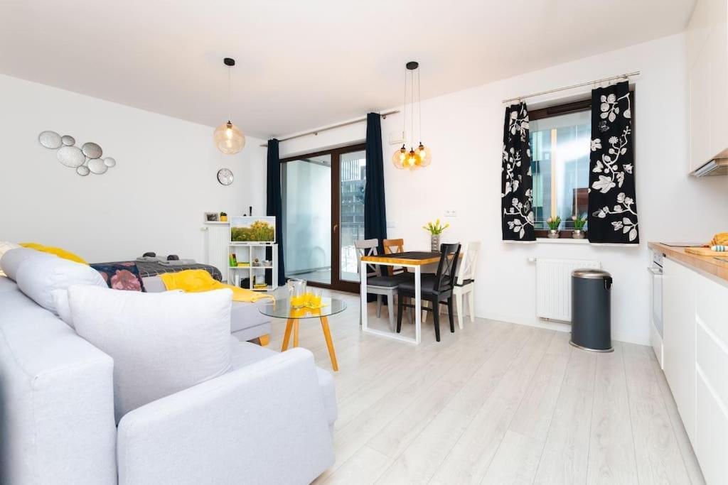 Sempre Warszawa-smart Tv-netflix-amazing Location Warschau